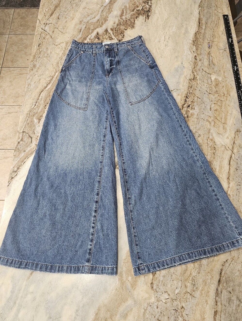 Fashion Nova Super Wide Leg Utility Jeans Women's Size 5 Medium Wash